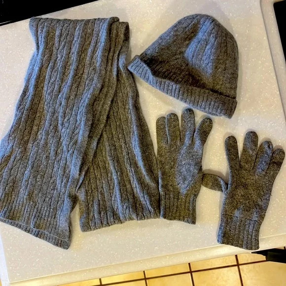J. Crew | Accessories | J Crew Wool Scarf Hat Glove Set  display picture 3